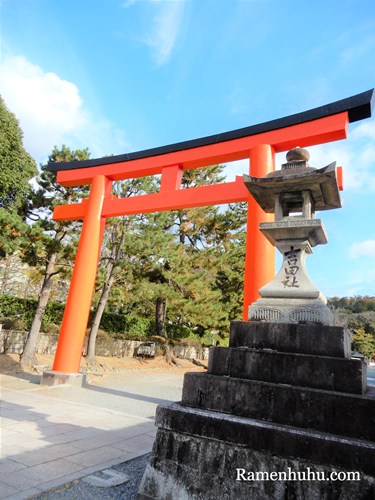 吉田神社（京都）の石柱・鳥居2