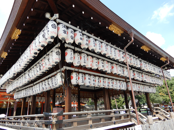 八坂神社の舞殿