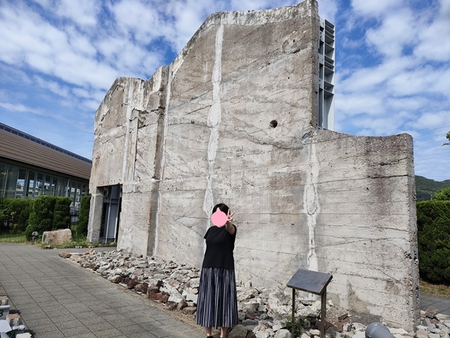 野島断層保存館　神戸の壁