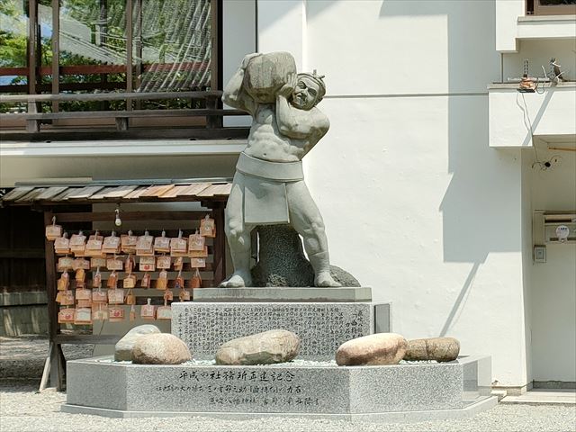 魚吹八幡神社　石像