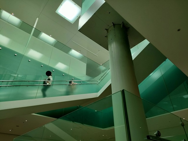 金沢21世紀美術館　ガラスの階段