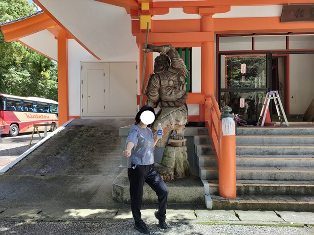 熊野神宝館前にあった　武蔵坊弁慶像
