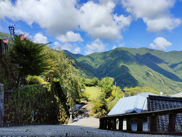 熊野那智大社から見た山々