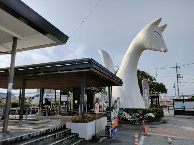 湯田温泉駅にある巨大白虎像（ゆう太）
