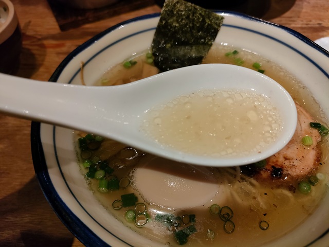 麺屋政宗（仙台市青葉区）伊達の塩そばのスープ