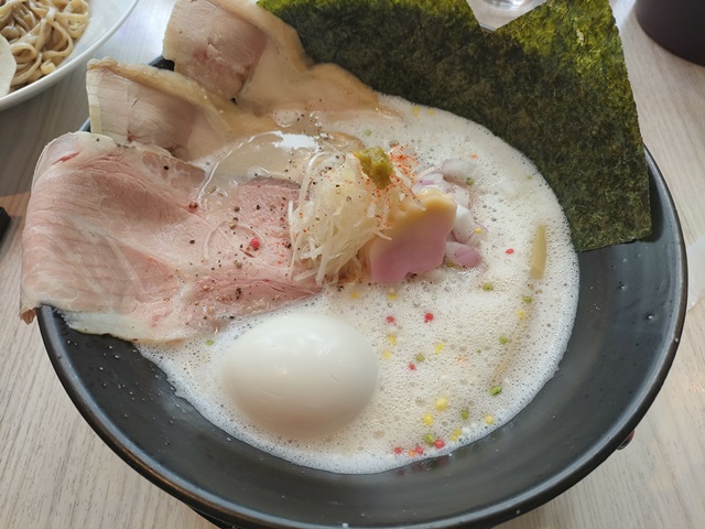 軍鶏そば極だん（京都）の泡塩軍鶏白湯そば