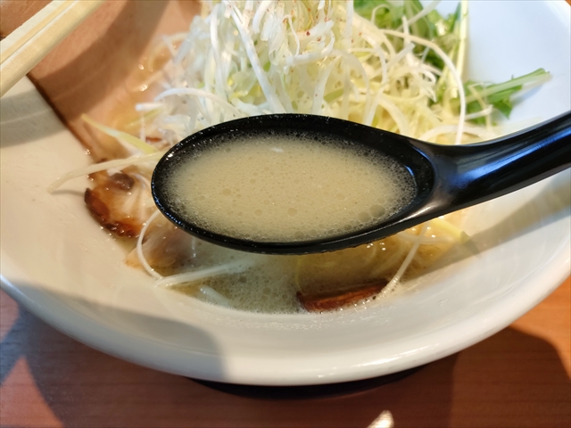 十二分屋（京都城陽）鶏白湯ラーメン　スープ