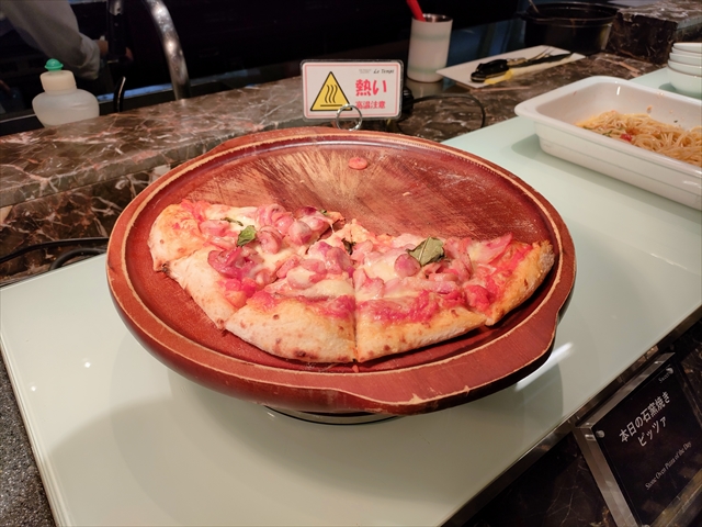 ホテルグランヴィア京都『夏のフルーツスイーツバイキング』軽食ピザ