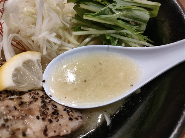 キラメキノトリ　鶏白湯らーめん塩（塩のキラメキ）スープ
