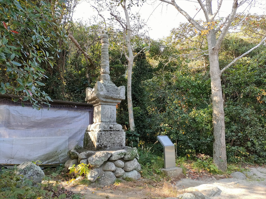 志賀海神社　石造宝篋印塔