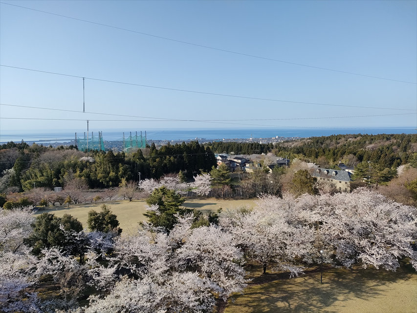 美山公園水道塔展望台から見える日本海