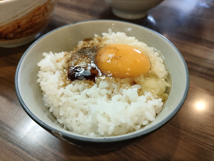 つけめん 恵那く（京都一乗寺）卵かけご飯on魚粉