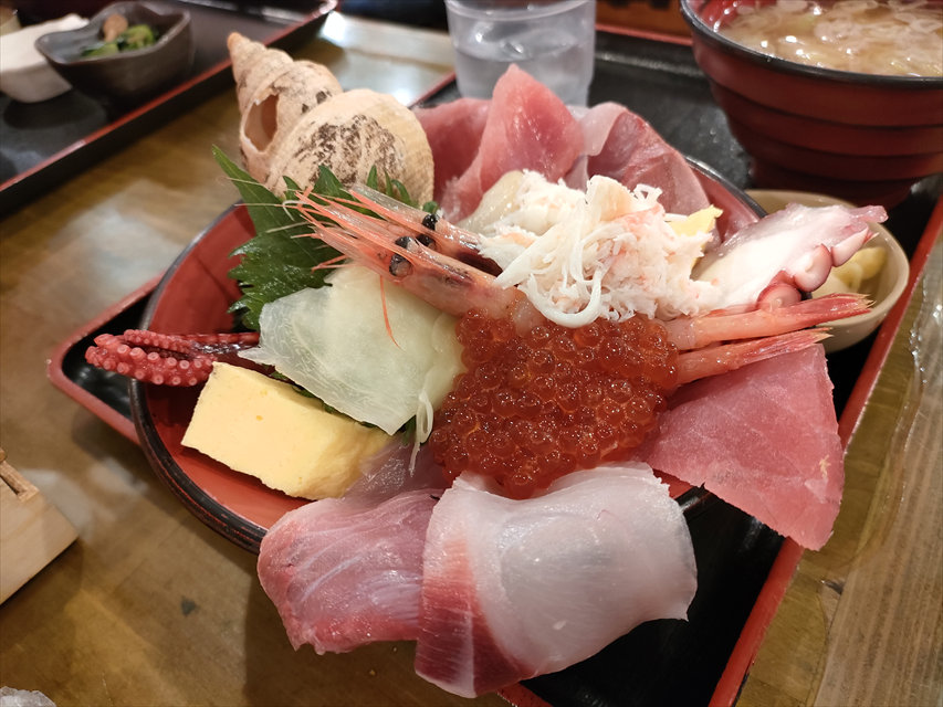 魚 どん亭　富山湾海鮮丼