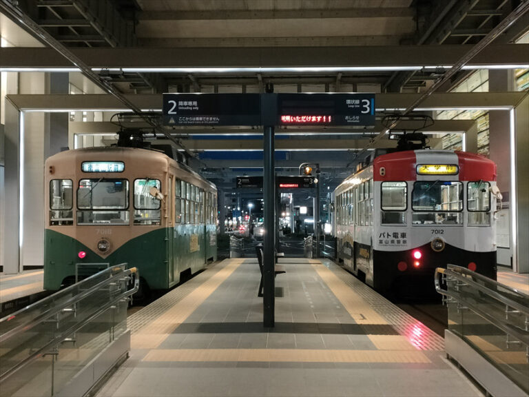富山駅　路面電車