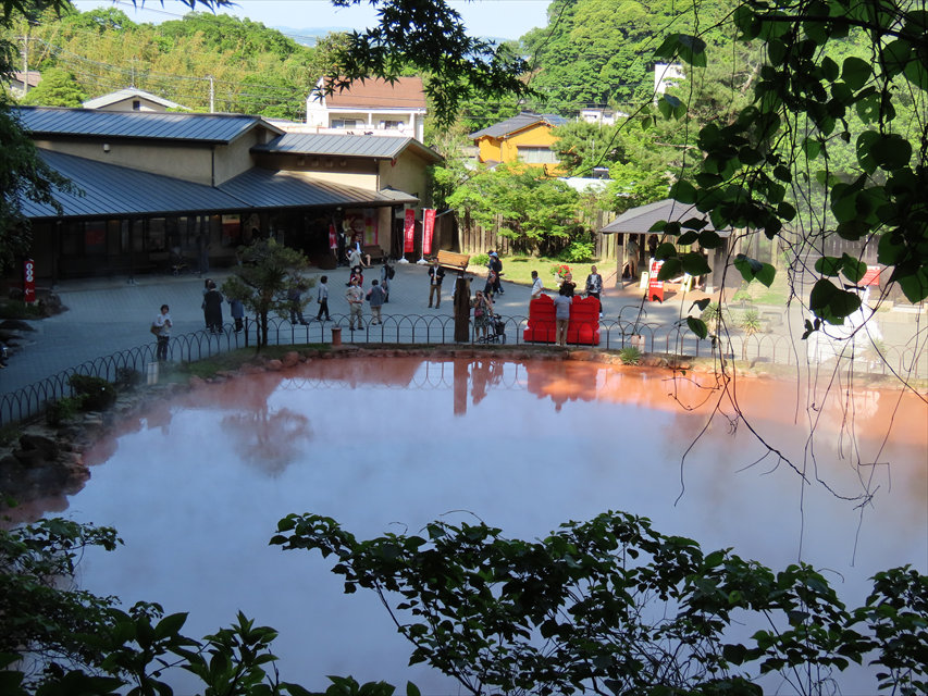 別府地獄めぐり　血の池地獄